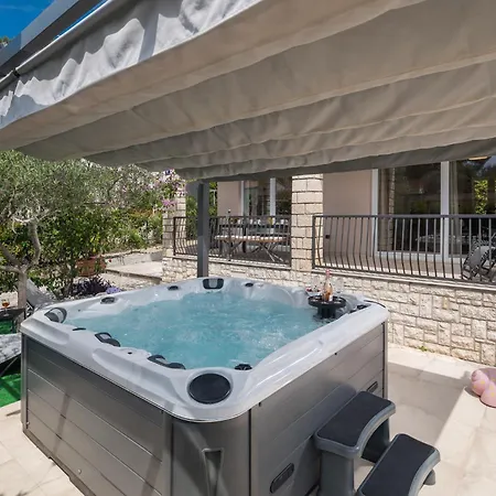 Anelli Villa *